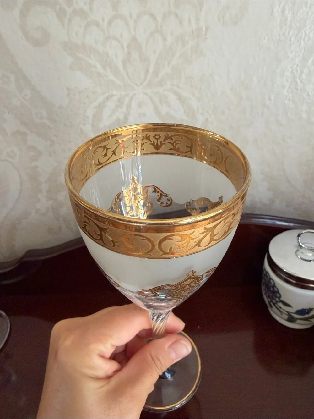 Murano  Gold-Trimmed Frosted Wine Glass - Decorative Home Dining Glassware
